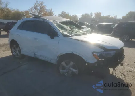 2021 Audi Q3 Premium 40 z USA, uszkodzony, nr VIN WA1AUCF33M1059601